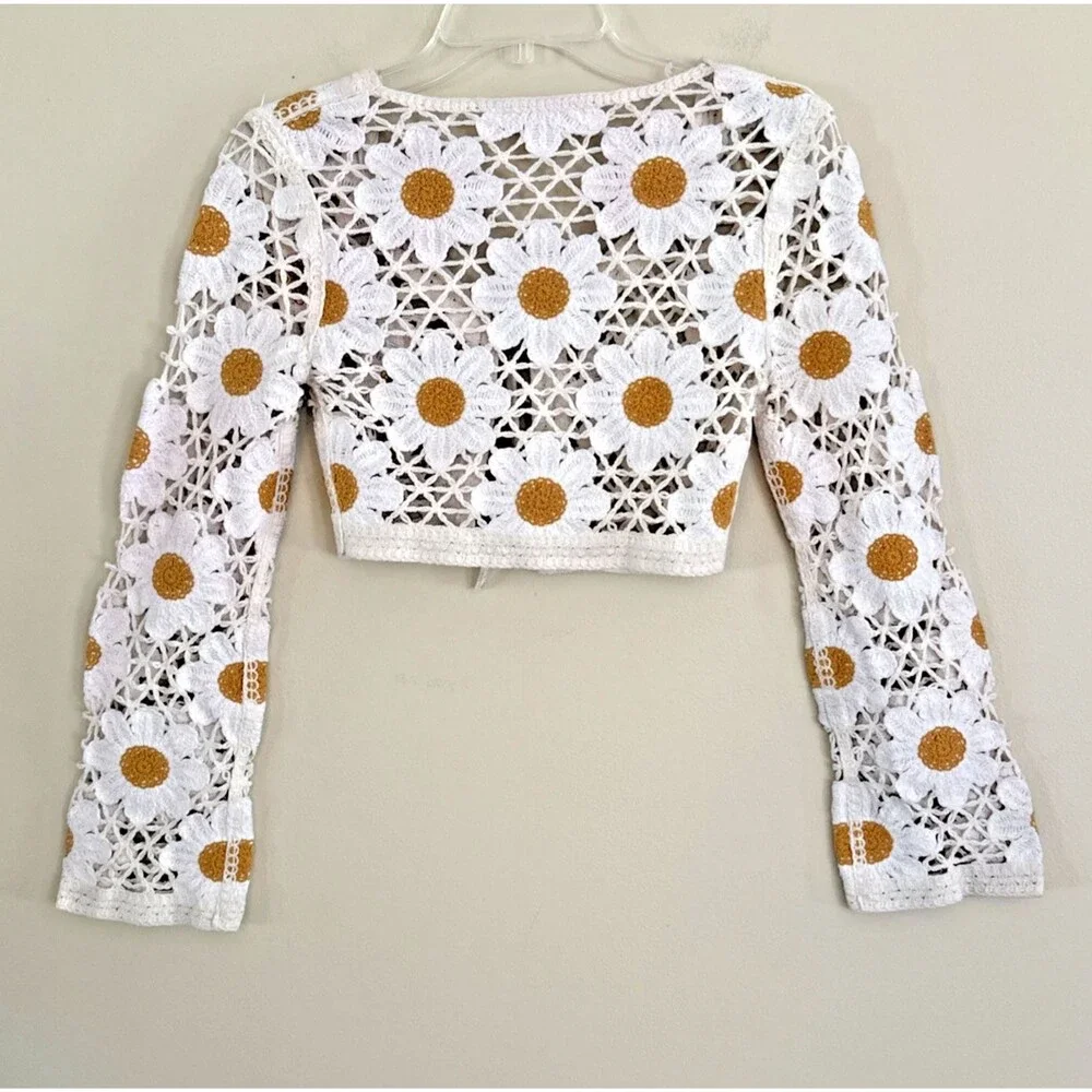 Moon & Madison Crochet Daisy Crop Sweater Womens Sz XS Boho Festival Grannycore
